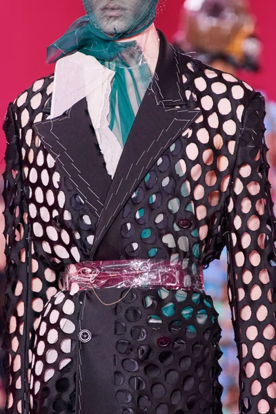 Look 100